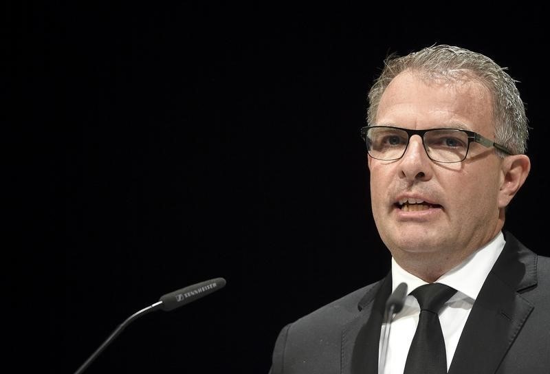 © Reuters. Lufthansa Chief Executive Spohr delivers his speech at the annual shareholders meeting in Hamburg