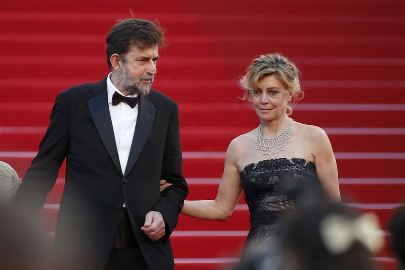 © Reuters. Director Nanni Moretti and cast member Margherita Buy walk on the red carpet as they leave after the screening of the film "Mia madre" (My Mother) in competition at the 68th Cannes Film Festival in Cannes