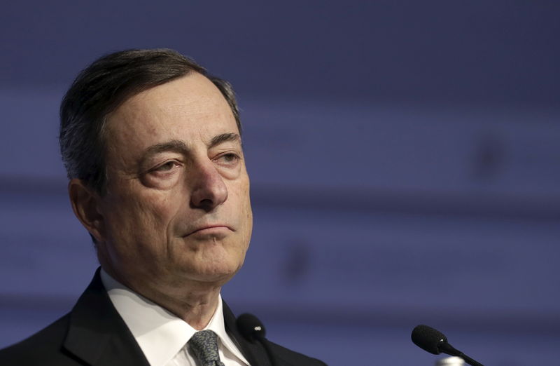 © Reuters. Presidente do Banco Central Europeu, Mario Draghi, durante entrevista coletiva em Riga, em foto de arquivo