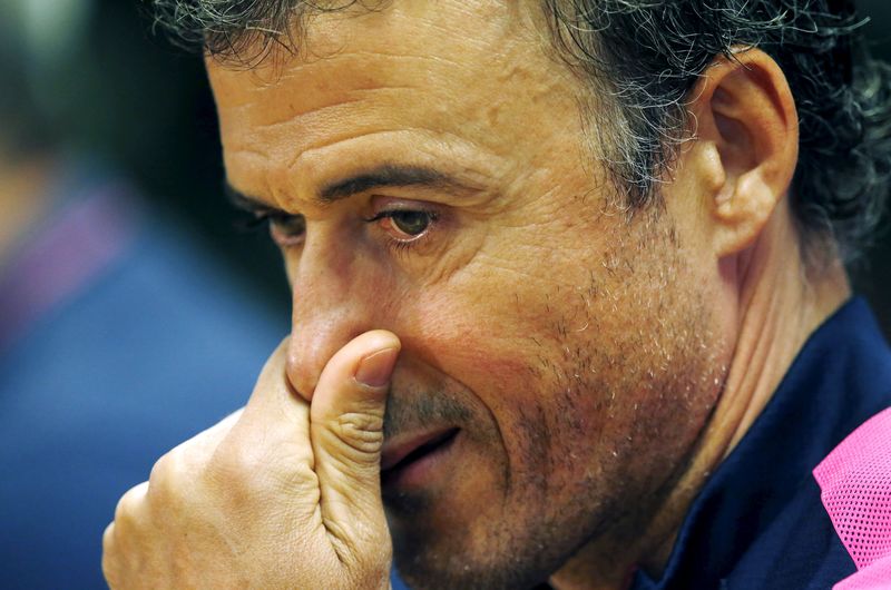 © Reuters. Luis Enrique rechaza las preguntas sobre su futuro en el Barça   
