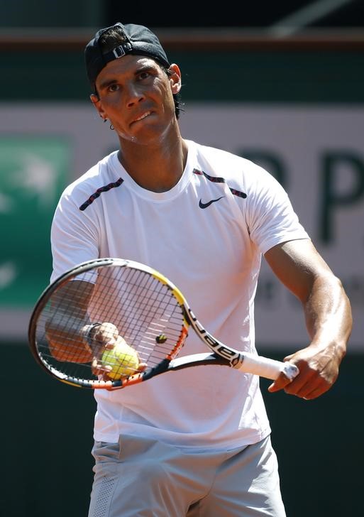© Reuters. Nadal tendrá un duro camino en Roland Garros, podría medirse con Djokovic en cuartos 