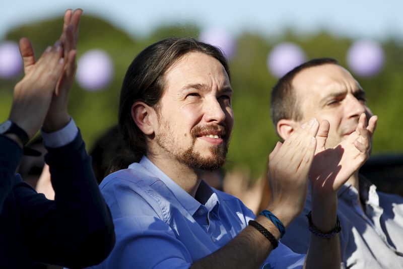 © Reuters. Podemos y los nuevos partidos dominan las redes sociales