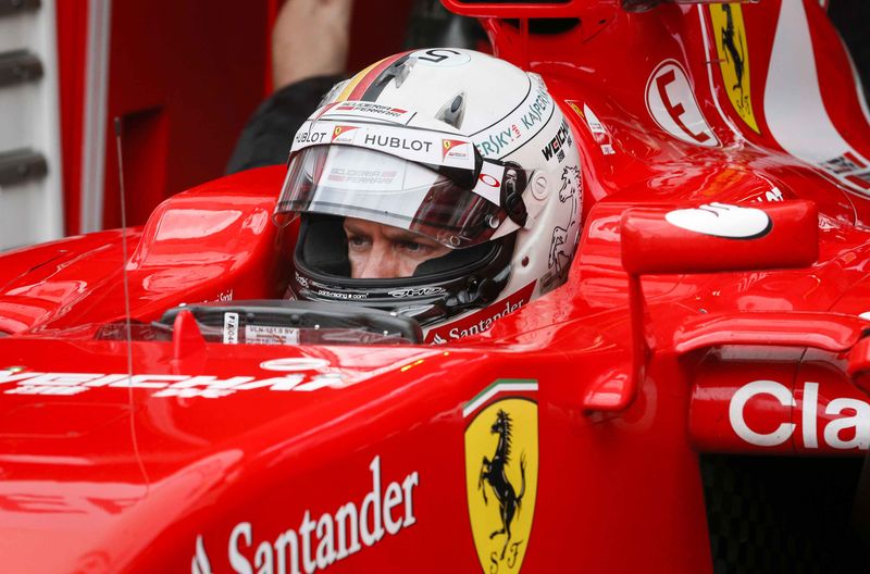 © Reuters. Ferrari Formula One driver Sebastian Vettel of Germany concentrates as he sits in his car during the second practice session of the Monaco Grand Prix in Monaco
