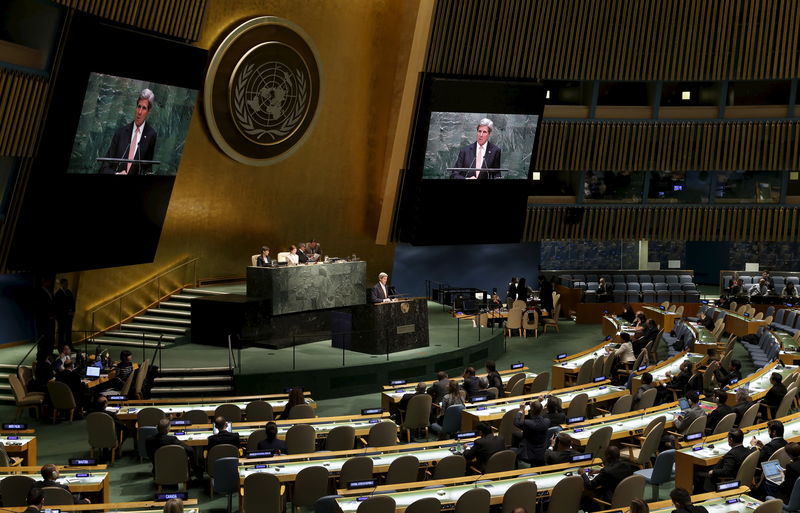 © Reuters. En la imagen de archivo, el secretario de Estado de Estados Unidos, John Kerry, habla durante la apertura de la conferencia de revisión de 2015 de las partes en el Tratado de No Proliferación Nuclear en el cuartel de la ONU, en Nueva York