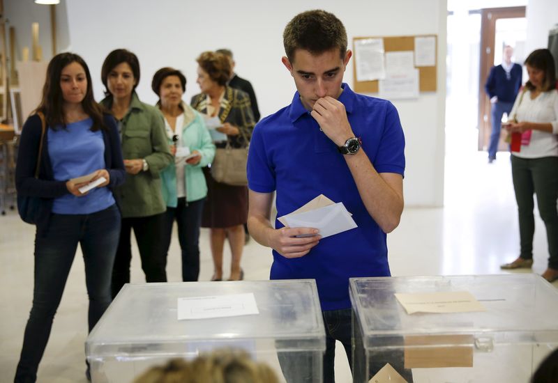 © Reuters. Las elecciones municipales en España contarán con 386.000 nuevos votantes