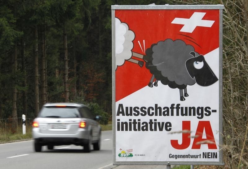© Reuters. Un político suizo plantea la idea de una nueva votación sobre la inmigración