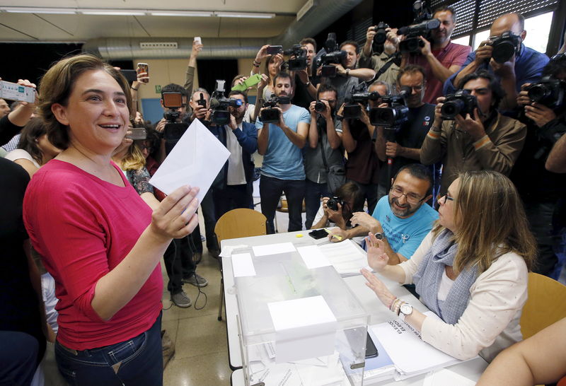 © Reuters. Barcelona en Comú ganaría las elecciones al ayuntamiento de Barcelona: TV3 