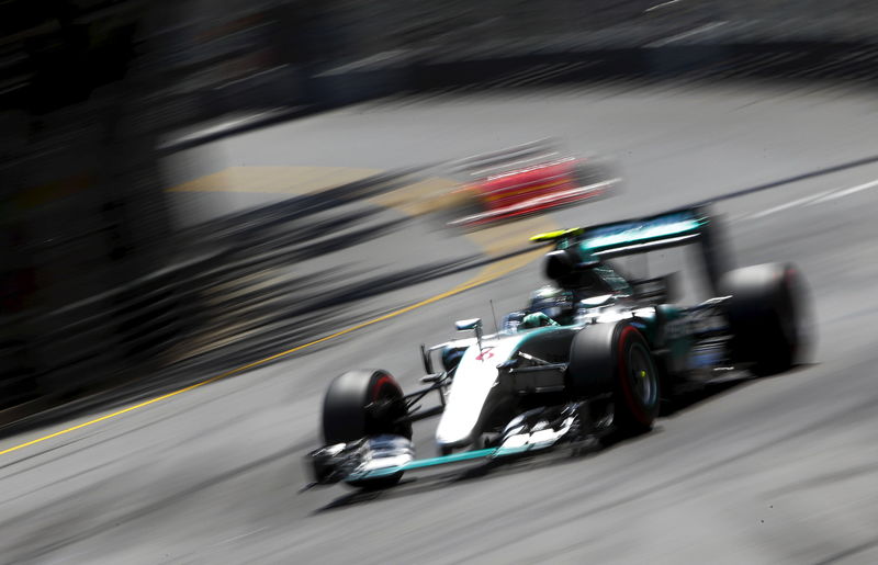 © Reuters. Mercedes Formula One driver Rosberg of Germany takes a curve during the Monaco F1 Grand Prix