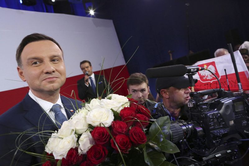 El presidente polaco reconoce la derrota electoral ante rival conservador