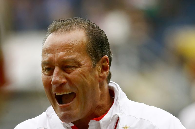 © Reuters. VFB Stuttgart's coach Stevens reacts after defeating SC Paderborn during their German Bundesliga first division soccer match in Paderborn