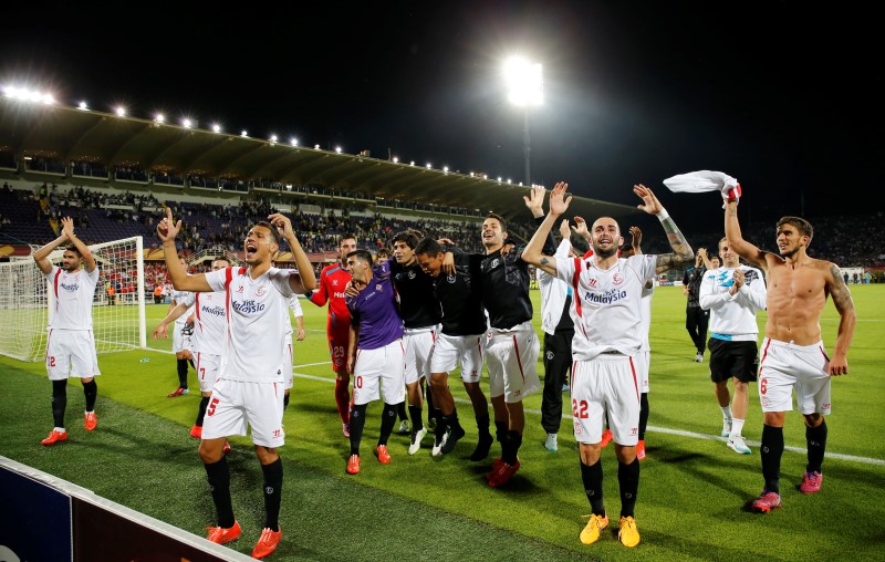 © Reuters. El Sevilla, maestro de la Europa League, se acerca al récord