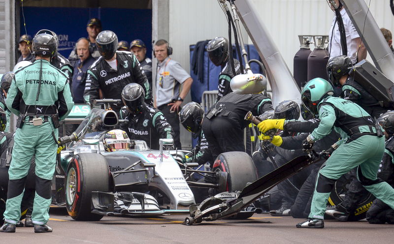 © Reuters. Mercedes Formula One driver Hamilton of Britain stops at his stand during the Monaco Grand Prix in Monaco
