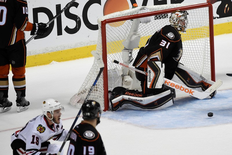 © Reuters. NHL: Stanley Cup Playoffs-Chicago Blackhawks at Anaheim Ducks