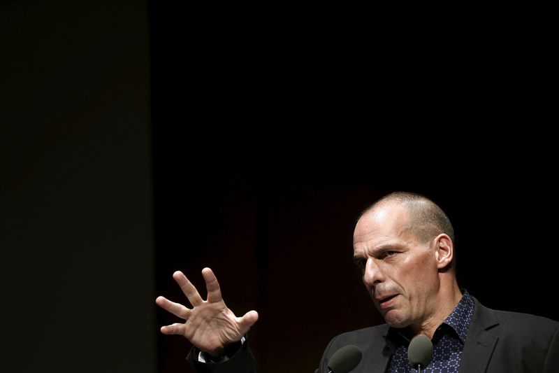 © Reuters. Greek Finance Minister Varoufakis delivers a speech during an economic conference in Athens