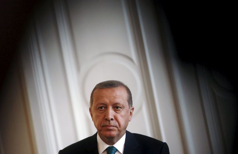 © Reuters. Turkey's President Tayyip Erdogan looks on during a news conference in Sarajevo
