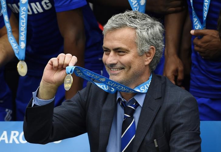 © Reuters. Mourinho a los fans: "Tomen su asiento para celebrar otra victoria" 