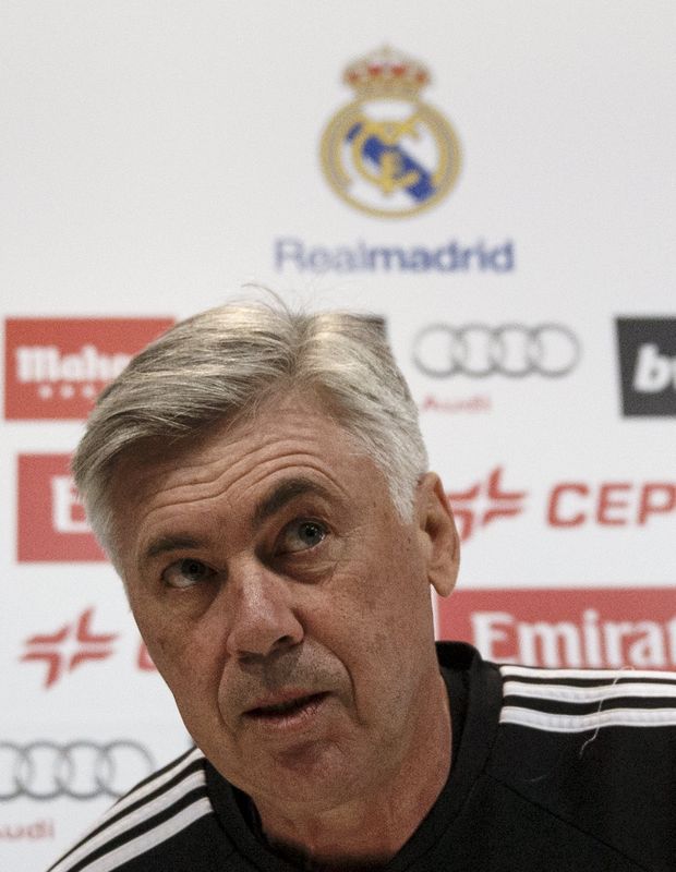 © Reuters. Jugadores clave del Real Madrid muestran su apoyo a Ancelotti tras su destitución