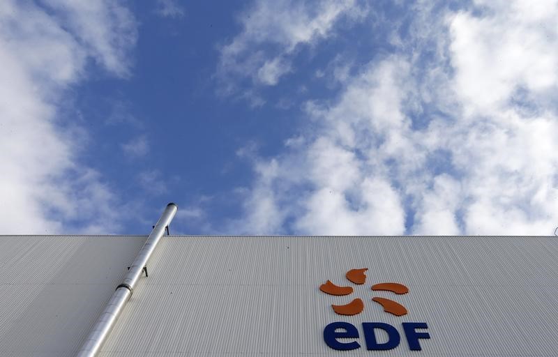 © Reuters. EDF, PLUS FORTE BAISSE DU CAC 40 À LA MI-SÉANCE