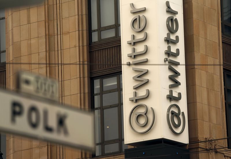 © Reuters. Logo do Twitter no prédio da empresa em San Francisco