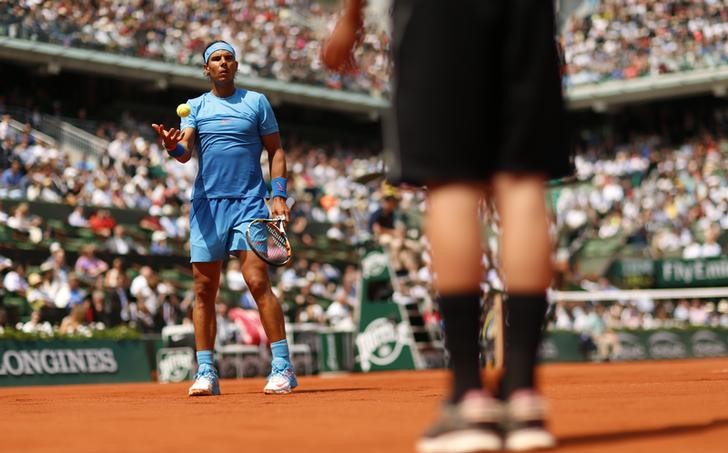 © Reuters. Nadal supera la primera ronda en Roland Garros
