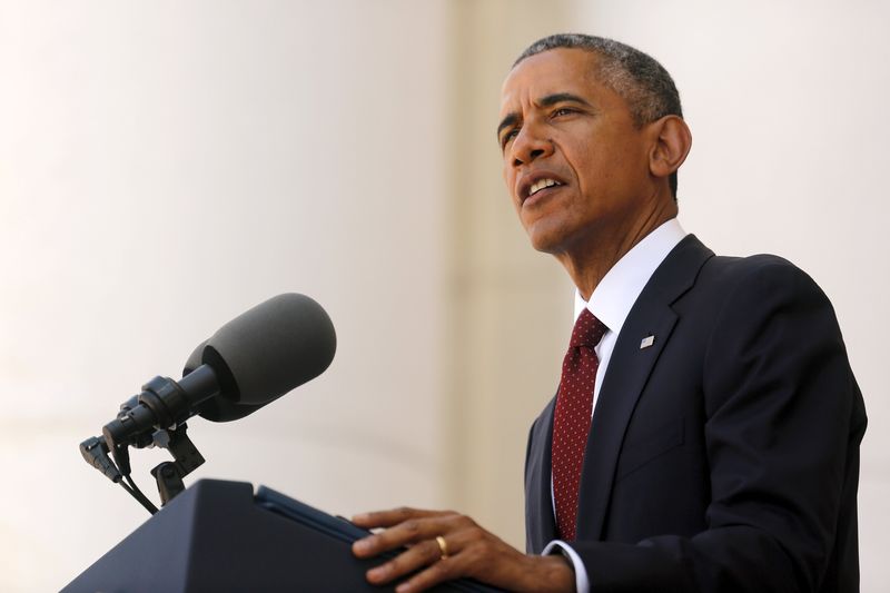 © Reuters. Obama delivers remarks at the Memorial Day observance at Arlington National Cemetery in Arlington, Virginia