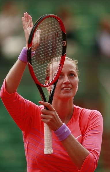 © Reuters. Kvitova pasa con dificultades a la segunda ronda de Roland Garros