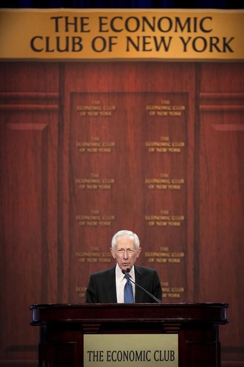 © Reuters. La Fed debe considerar impacto global cuando suba los tipos de interés, dice Fischer