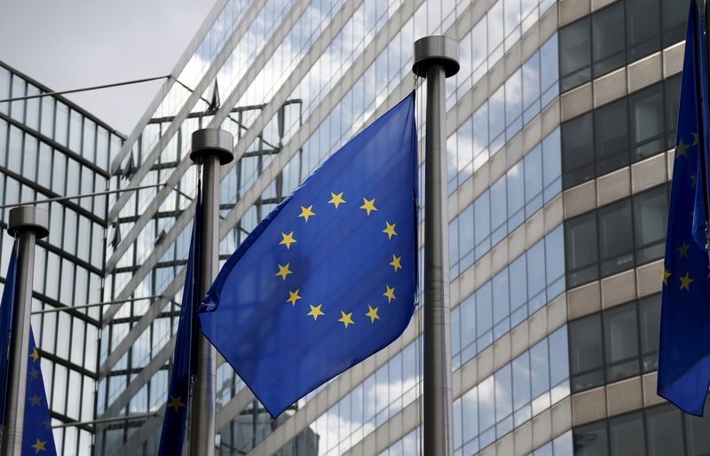 © Reuters. European Union flags flutters outside the EU Commission headquarters in Brussels