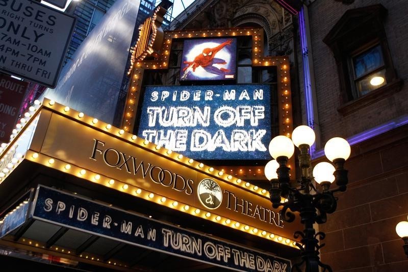 © Reuters. Cartazes de publicidade da peça da Broadway "Spiderman: Turn Off The Dark"