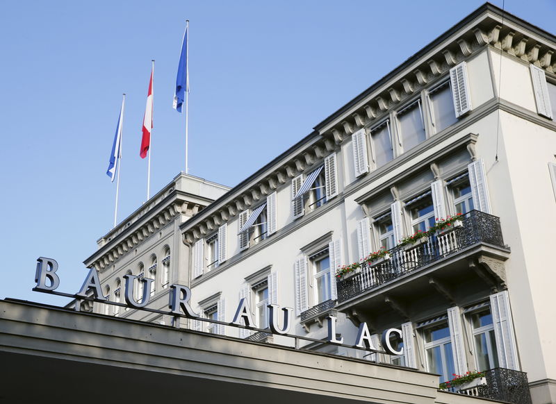 © Reuters. A general view shows the Baur au Lac hotel in Zurich, Switzerland