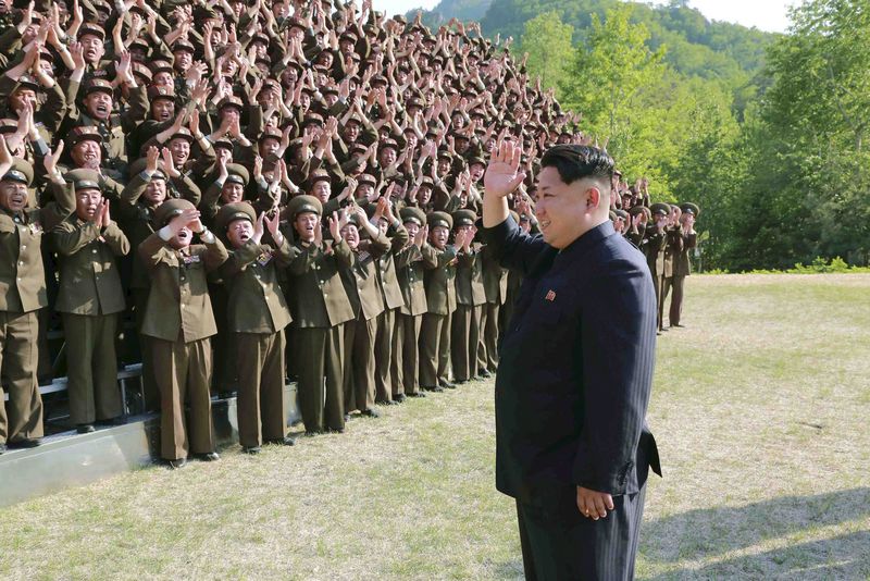 © Reuters. KCNA picture shows North Korean leader Kim Jong Un waving during an inspection at the commanding headquarters of the 264 Combined Forces 