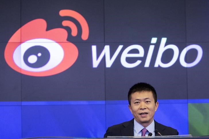 © Reuters. Weibo Corporation Chairman Charles Chao speaks during a visit to the NASDAQ MarketSite in Times Square in celebration of Weibo's initial public offering (IPO) on The NASDAQ Stock Market in New York