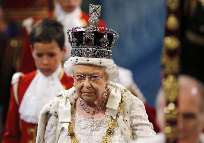 © Reuters. La reina Isabel anuncia el plan para el referéndum sobre la UE  