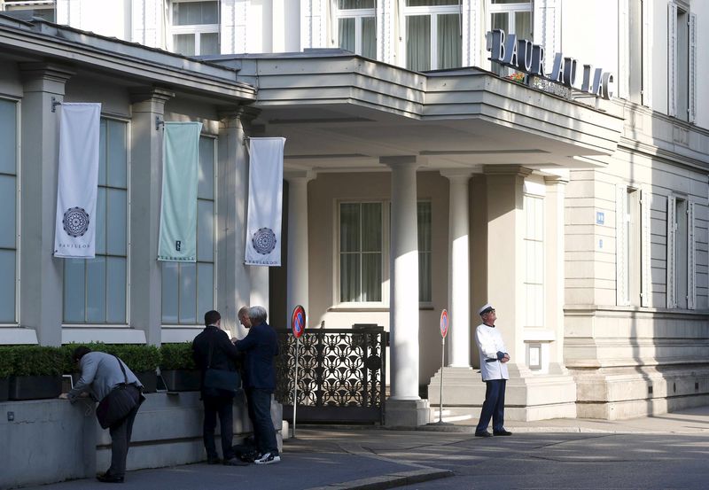 © Reuters. سويسرا: تجميد حسابات بنكية ضمن تحقيق في فساد بالفيفا