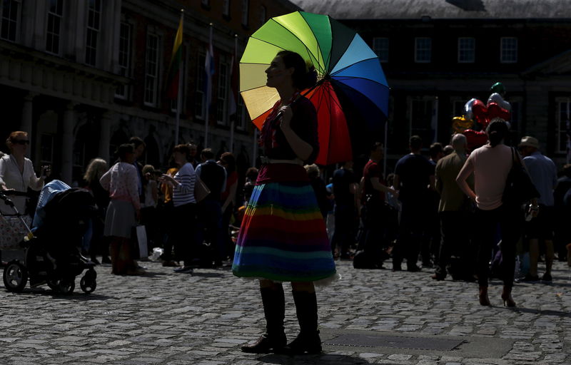 © Reuters. Votar el matrimonio gay en Irlanda, una "derrota para la humanidad", para un alto cargo del Vaticano