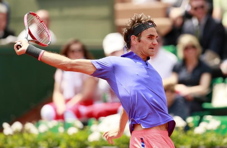 © Reuters. Federer elimina a Granollers para alcanzar la tercera ronda en Roland Garros