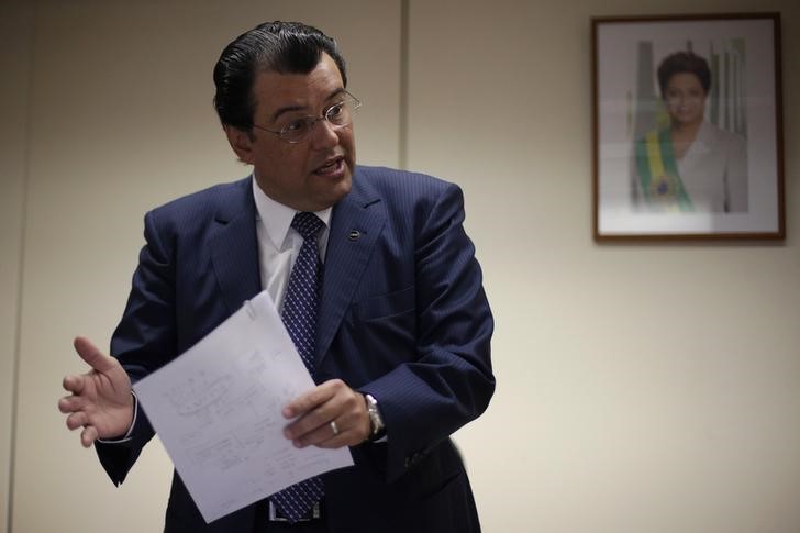 © Reuters. Ministro de Minas e Energia, Eduardo Braga, durante entrevista à Reuters em Brasília