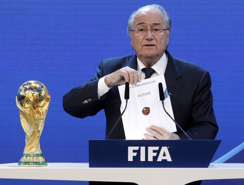 © Reuters. FIFA President Blatter announces Russia as the host nation for the FIFA World Cup 2018  in Zurich