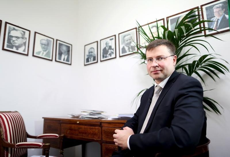 © Reuters. European Commission Vice President Valdis Dombrovskis attends an interview in Rome