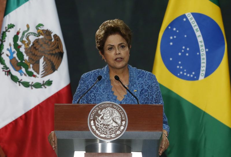 © Reuters. Presidente Dilma Rousseff participa de cerimônia no México