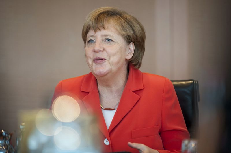 © Reuters. German Chancellor Angela Merkel arrives for the weekly cabinet meeting at the Chancellery in Berlin