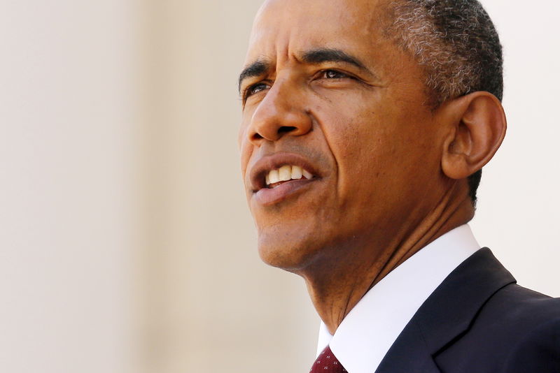 © Reuters. Obama delivers remarks at the Memorial Day observance at Arlington National Cemetery in Arlington, Virginia