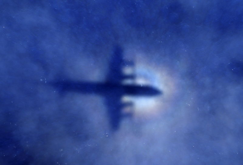 © Reuters. File picture shows the shadow of a Royal New Zealand Air Force P-3 Orion maritime search aircraft on low-level cloud, as it flies over the southern Indian Ocean looking for missing Malaysia Airlines Flight MH370