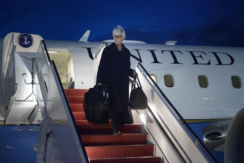 © Reuters. U.S. Under Secretary for Political Affairs Wendy Sherman arrives at Andrews Air Force Base in Maryland