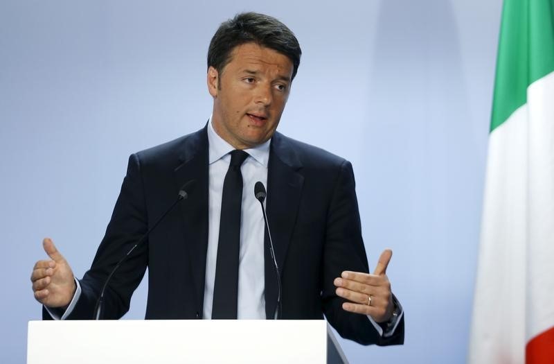 © Reuters. Italy's PM Renzi addresses a news conference after the EU leaders summit in Brussels