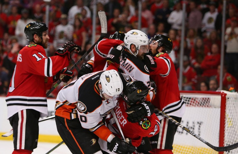 © Reuters. NHL: Stanley Cup Playoffs-Anaheim Ducks at Chicago Blackhawks