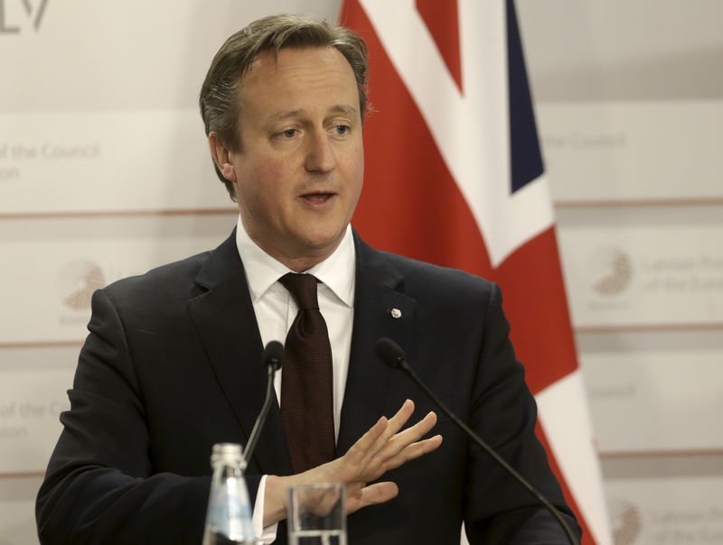 © Reuters. رئيس الوزراء البريطاني ديفيد كاميرون 