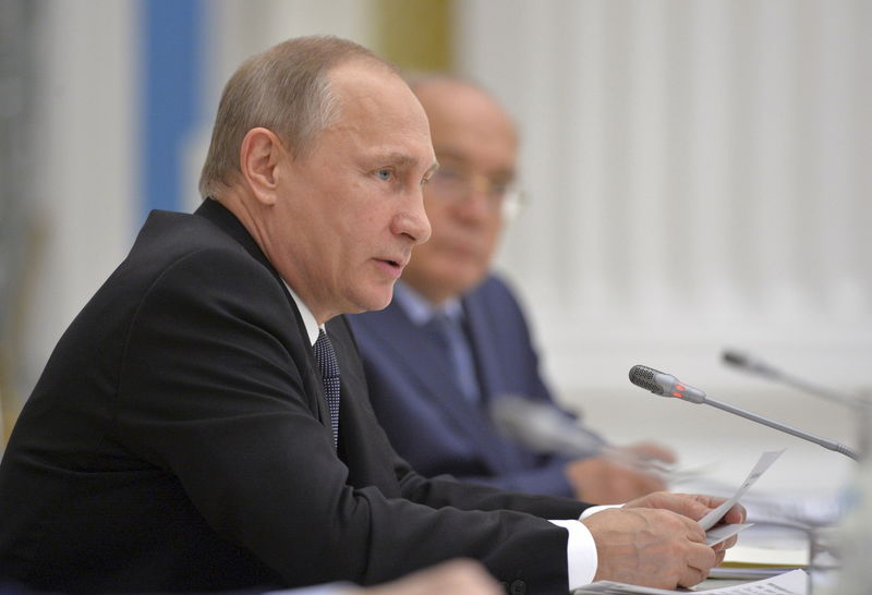 © Reuters. Putin speaks during a meeting in Moscow