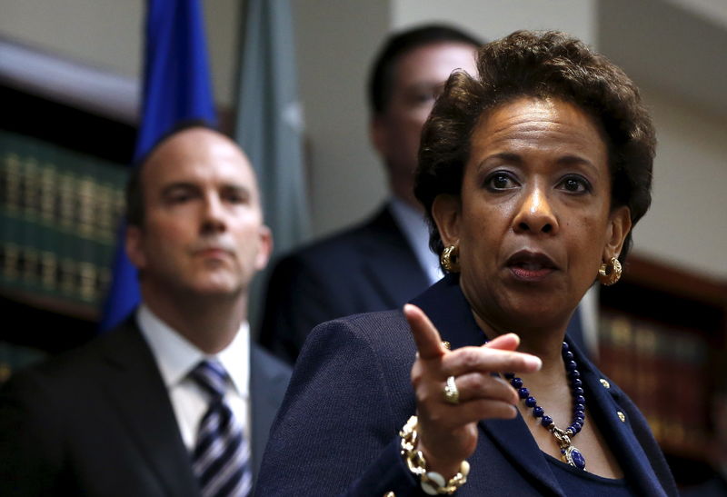 © Reuters. U.S. Attorney General Loretta Lynch points during a news conference at the U.S. Attorney's Office of the Eastern District of New York in the Brooklyn borough of New York 