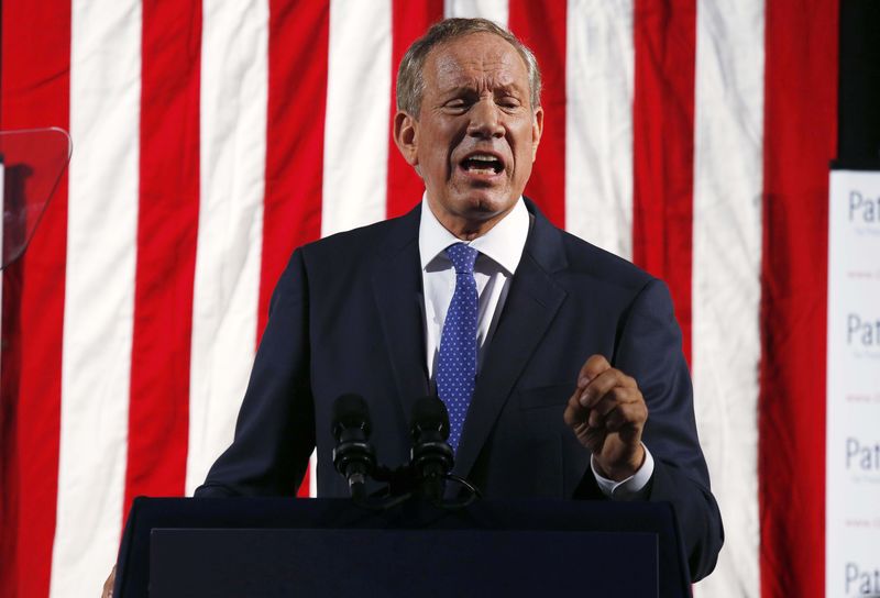 © Reuters. Republican presidential candidate and former New York Governor Pataki announces candidacy for the 2016 Republican presidential nomination during event in Exeter, New Hampshire